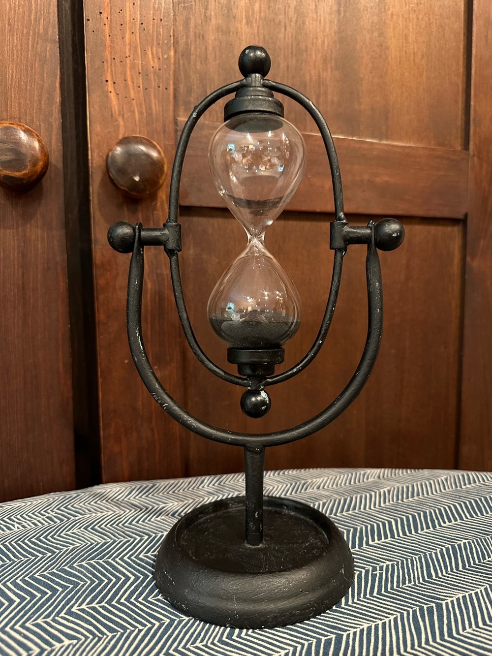 Cast iron and acrylic hourglass • 10 minute timer